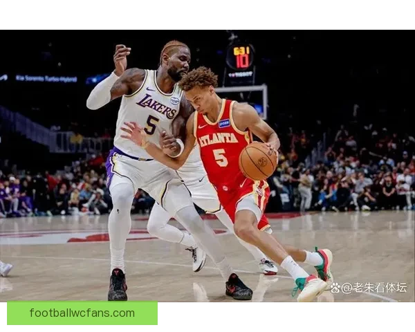 雷迪克称球队限制艾顿海斯三分詹姆斯表现依旧令人惊叹